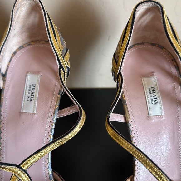 Vintage Prada 4 inch heels. Size 38 1/2. Matelasse + Silk Oro Antico. RARE!!!! - Picture 4 of 16